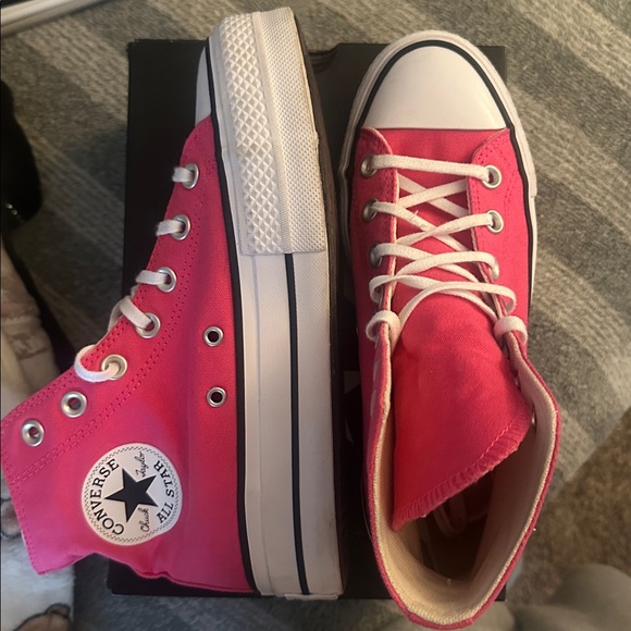 Converse Woman High-Top Sneakers in Bright Pink Platform - Picture 2 of 4